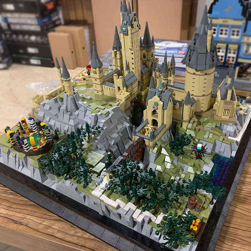 

Mk 22004 6862pcs film building blocks streetview Magic school castle model sets children educational toys compatible M10001 T220810