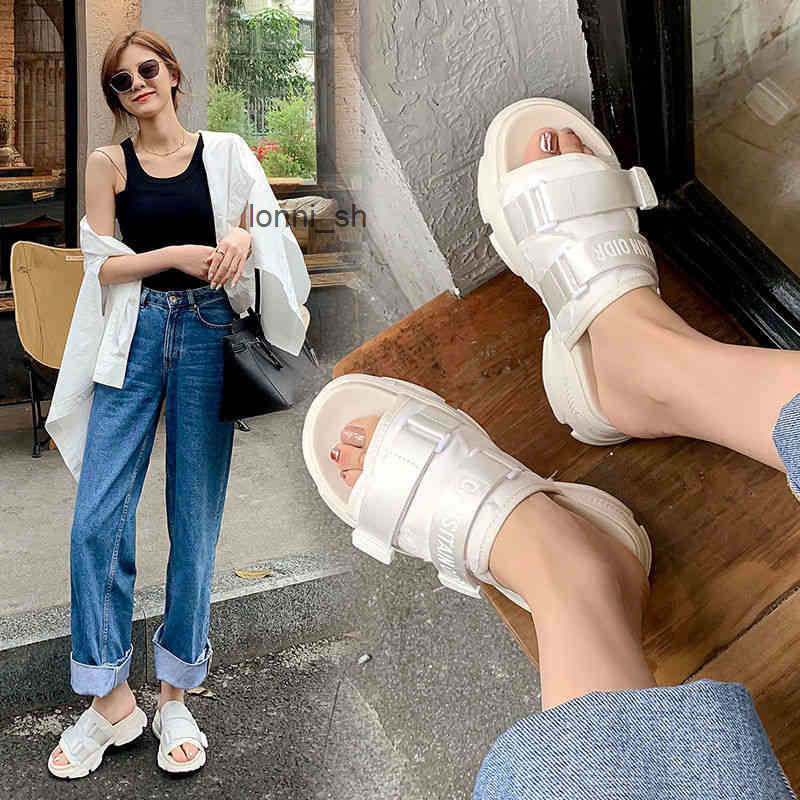 Sacs mode dchritians Designer Women's 2022 Dad Summer Ins Net Red Même chaussures de plage de sport épais semed velcro