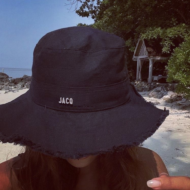 

Jacquems Woman Wide Brim Hats Summer Le Bob Artichaut Bucket Hat Luxury Designer Caps Black, White