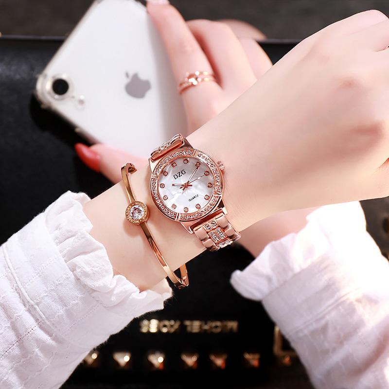 

Wristwatches Trendy Ladies Gold Quartz Watch Fashion Casual Steel Band Rhinestone Shell Surface
