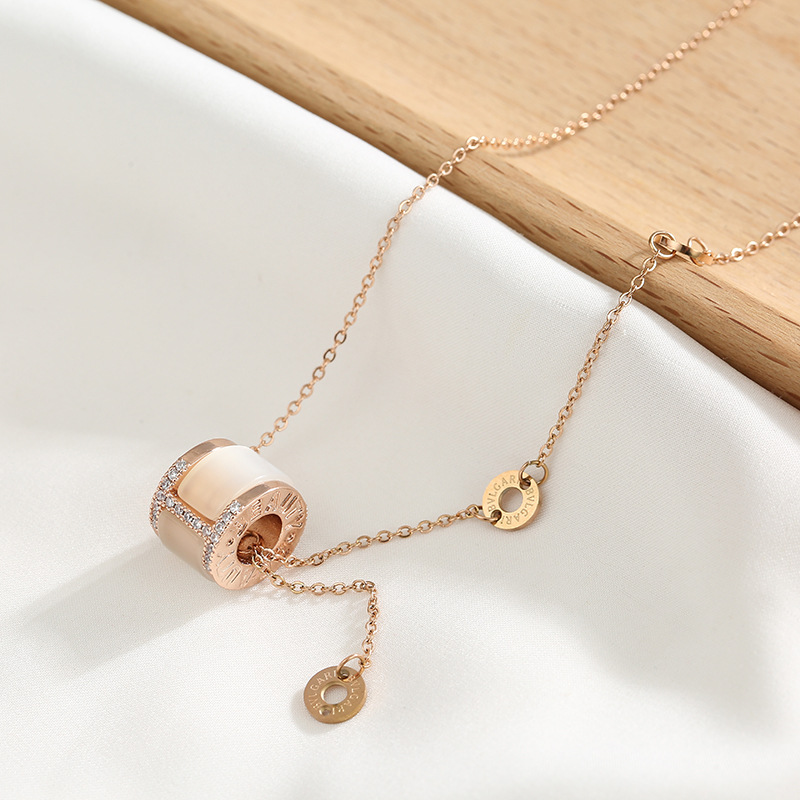 

Luxury Gold Plating Stainless Steel Cylindrical Pendant Necklace with Tassel