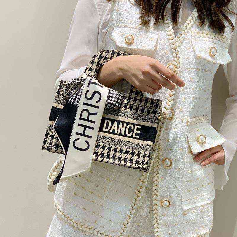 Factory Online Export Designer Tide Brand Ladies Bag New Mini Embroidered Canvas Shopping d Tot Versatile Handbag One Shoulder