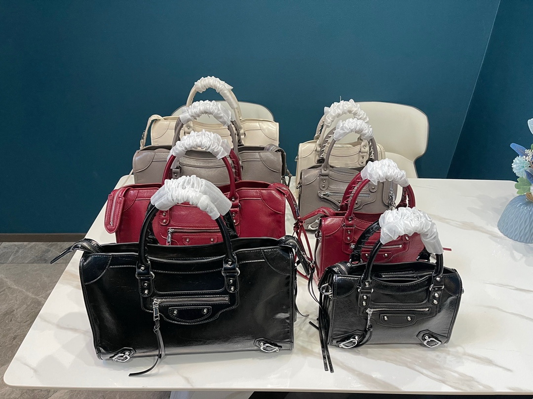 

Oil Wax Cowhide Designer Neo Classic Rivet Motorcycle Bag Women Shoulder Cross Body Bags Lady Luxury Handbags Nano City Hobo Underarm Purses Clutch Wallets, Bubble paper package