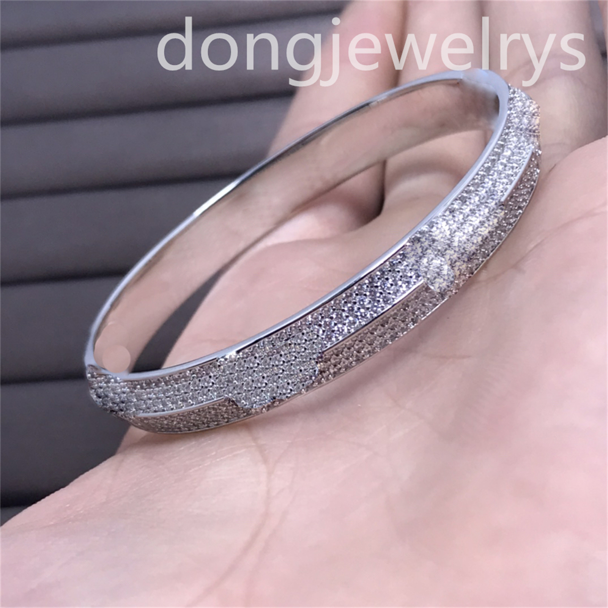 

Women Does Not Fade Fashion Bangle Jewellery Charm Bracelets Luxury Designer Diamond Love Bracelet Birthday Gift Jewelry Dongjewelrys