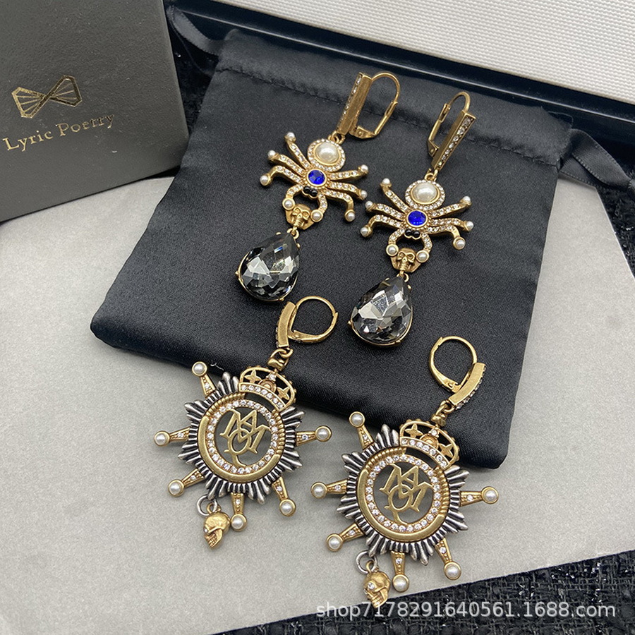 

New designed Dangle rivet skull pin women earrings ear hoop punk style hip-hop trend ladies earring studs E010187