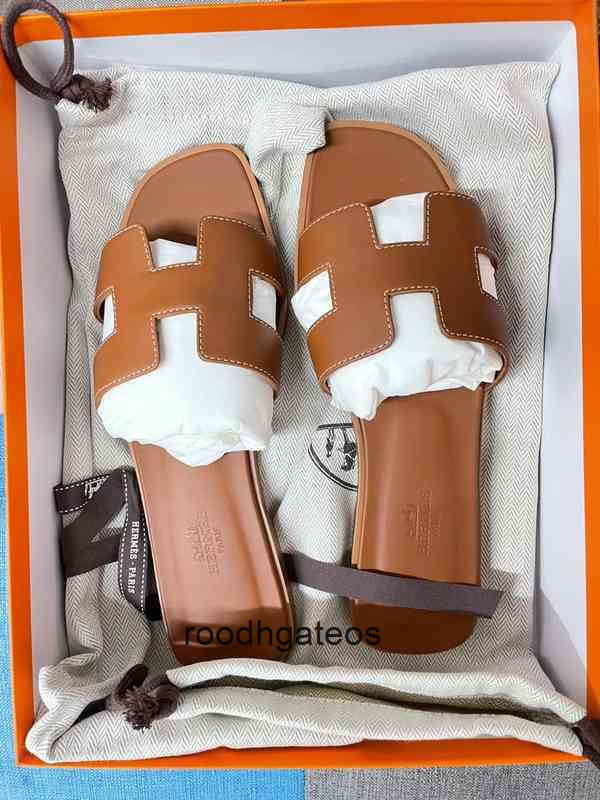 

Herme h classic slippers at Japanese counter, Brown