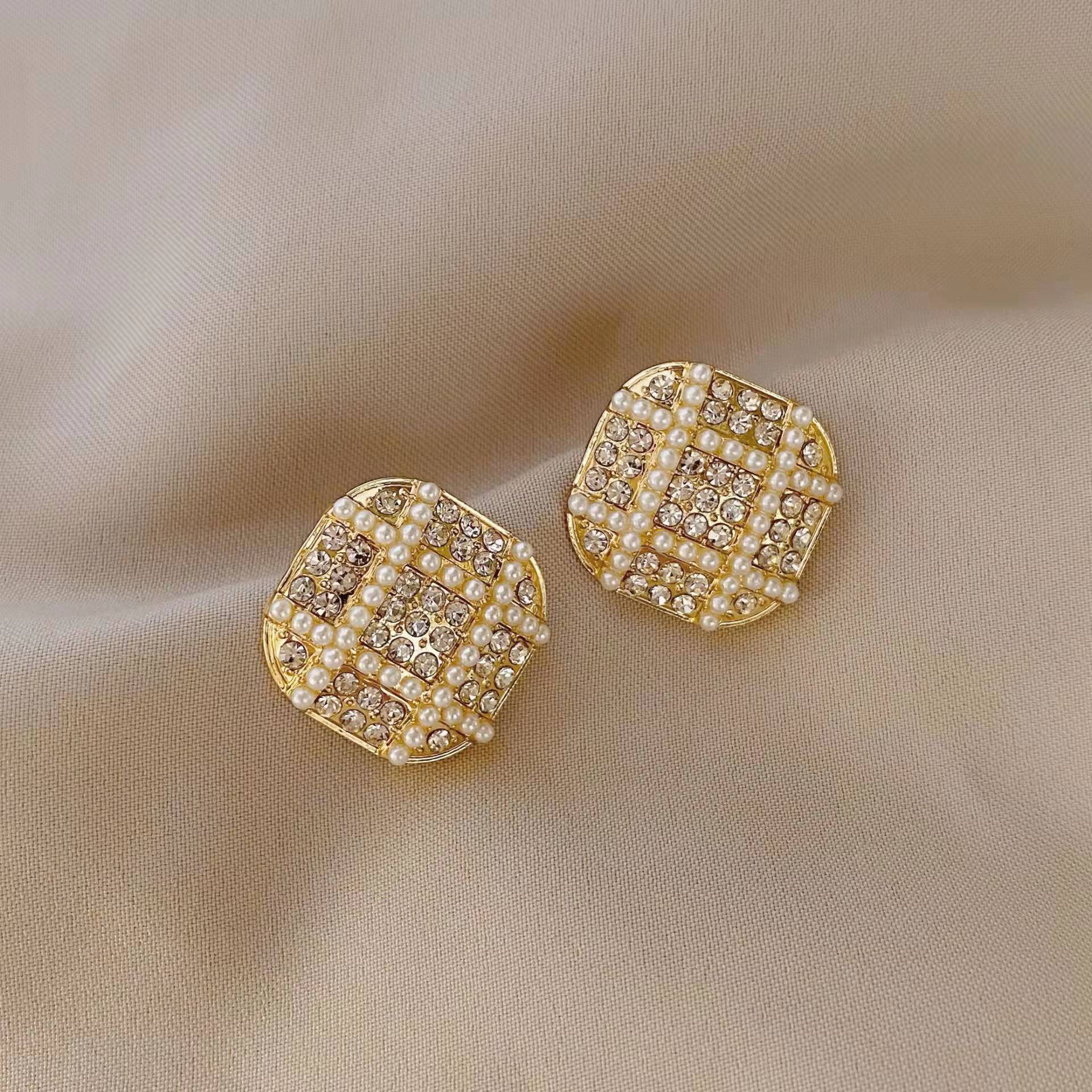 

French high-end pearl Stud temperament cold wind full diamond earrings Korean version light luxury elegant geometric earrings wholesale