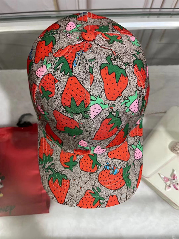 

20ss High quality strawberry baseball caps man's cotton cactus classic letter Ball caps summer women sun hats outdoor adjustable Snapback Cap girl's cute visor