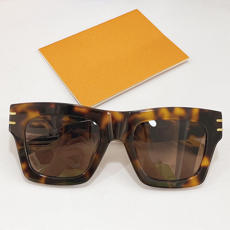 

Popular Explosive Mens Ladies Well known Brand Luxury Designer Sunglasses 1482 Classic Plate Square Frame Design Beach Vacation Belt Original Box
