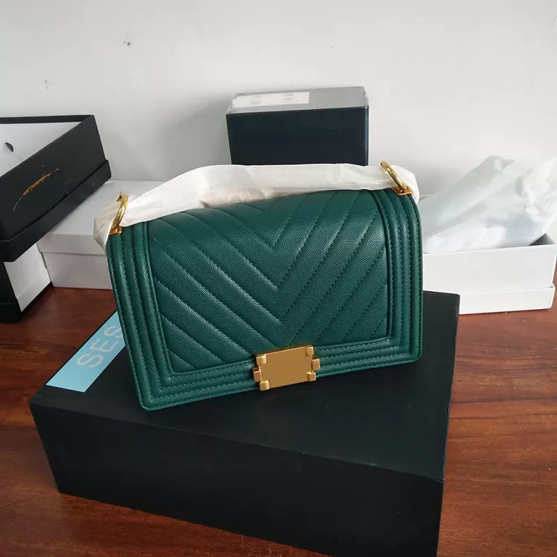 22s Sacs de caviar en diamant classique Sacs de caviar en V-Stitch matelassé Fashion Fashion Designer de luxe Pochette Pochette Calfskin Cow Hide