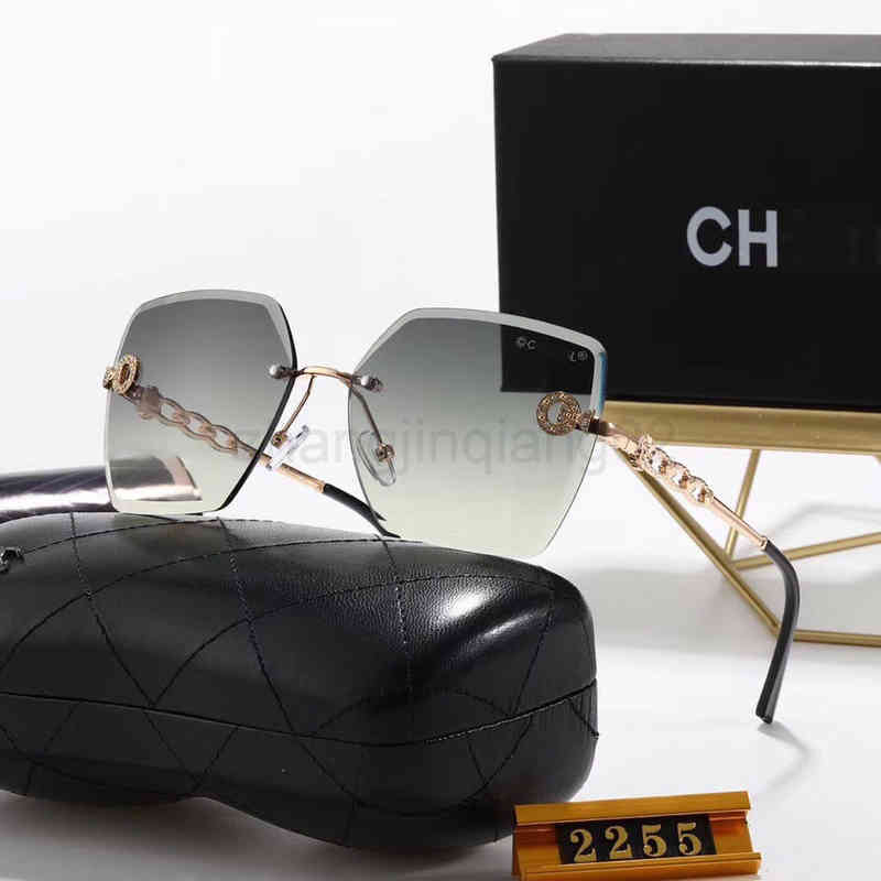 

Designer Channel Sunglasses Cycle Luxurious Fashion Woman Mens New Punk European And American Personality Rivet Frame Vintage Baseball Sport Sun Glasses