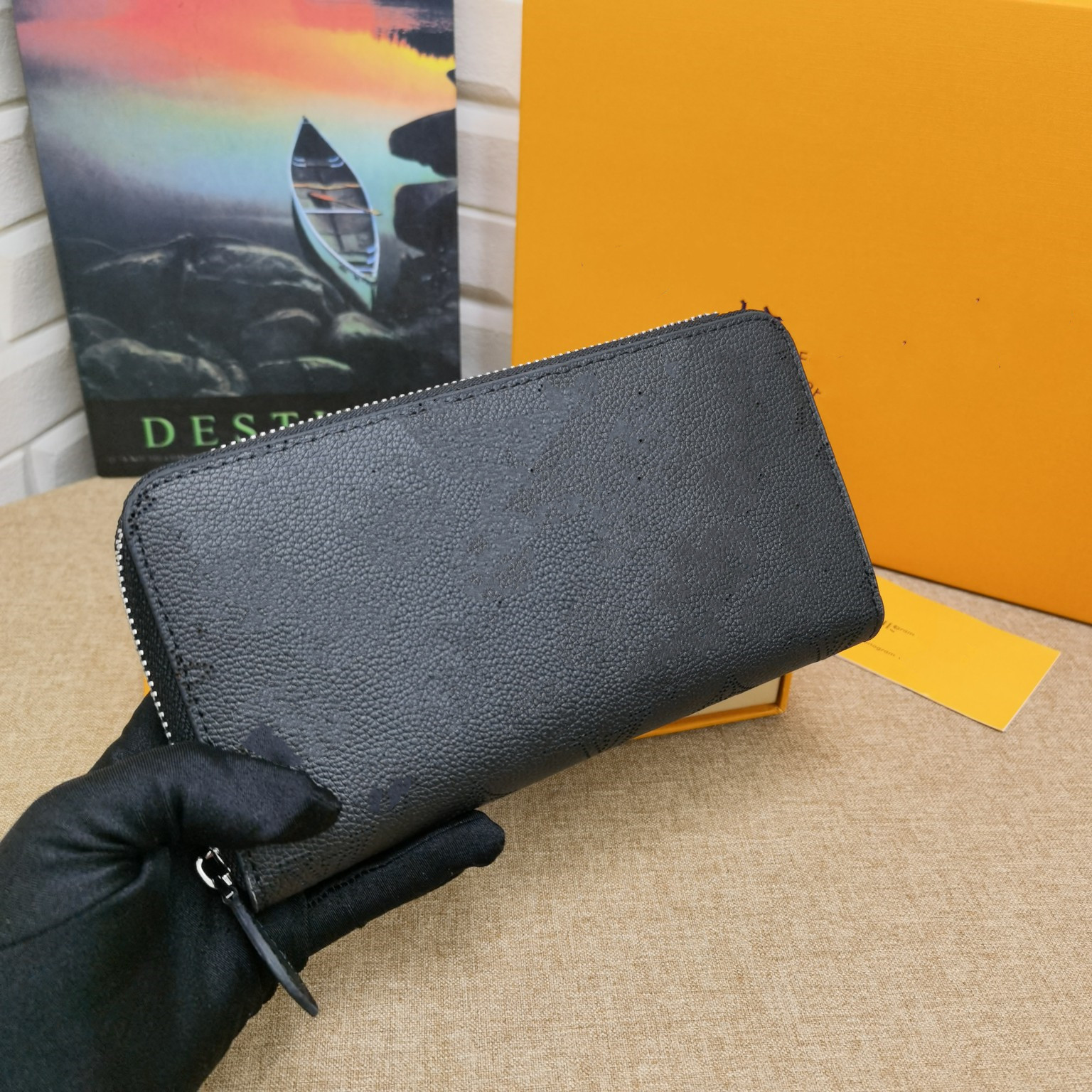 

Designer Mens lris Long Purse Genuine Leather Mini Clutch Bags Wallet Mens Womens Laser drilling Monograms Pattern Credit Business Card Holders Coin Purses Handbag, You can see more picture