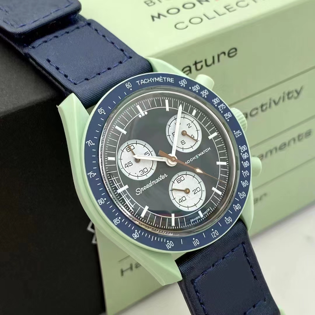 

New Quartz Men's Watch Moons Solar System Planet Series Earth High-quality six-pin multi-function sports waterproof watch that calculates multiple times, Green