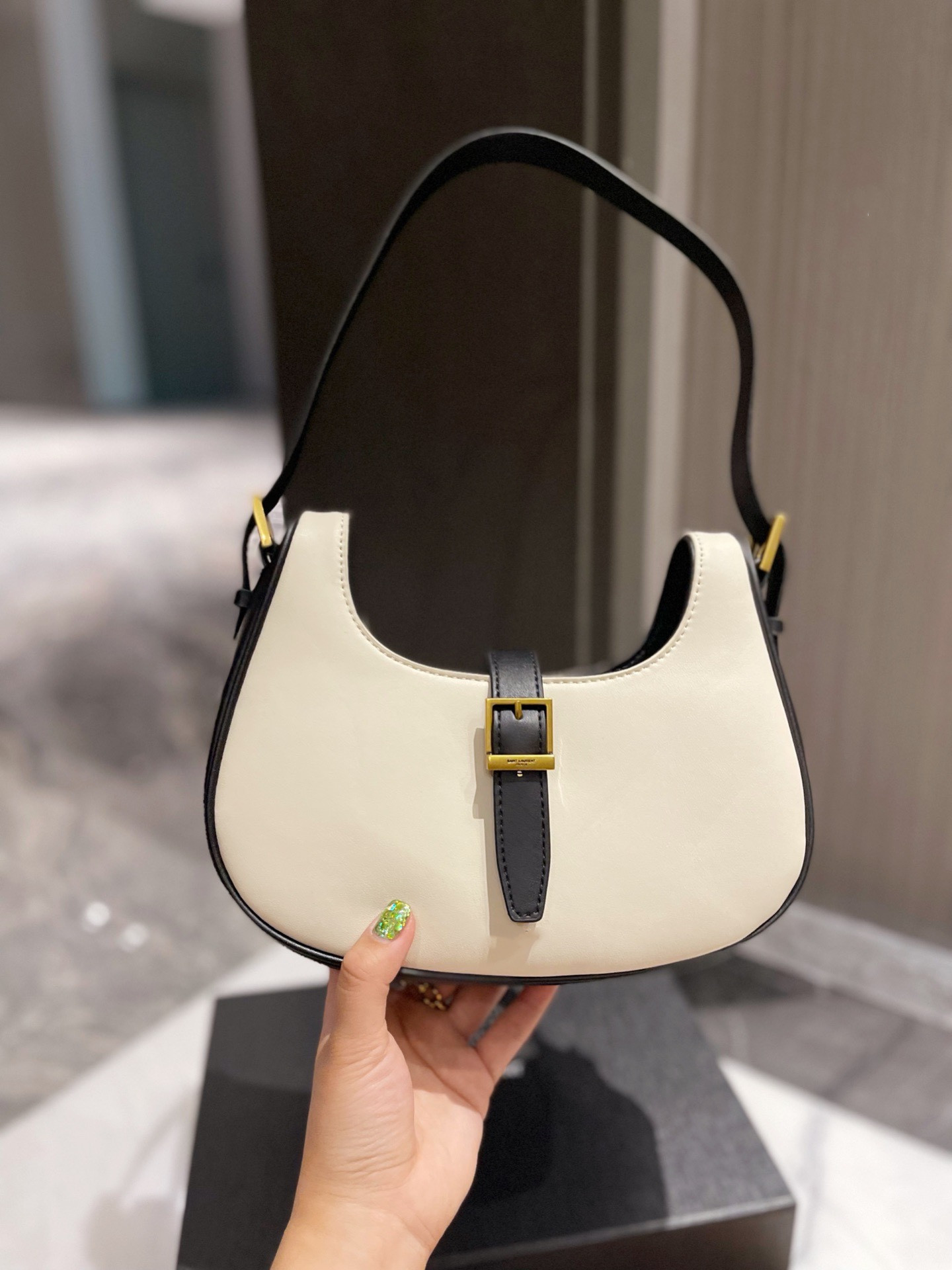 

Designer design shoulder bag women's high quality leather underarm bag, White