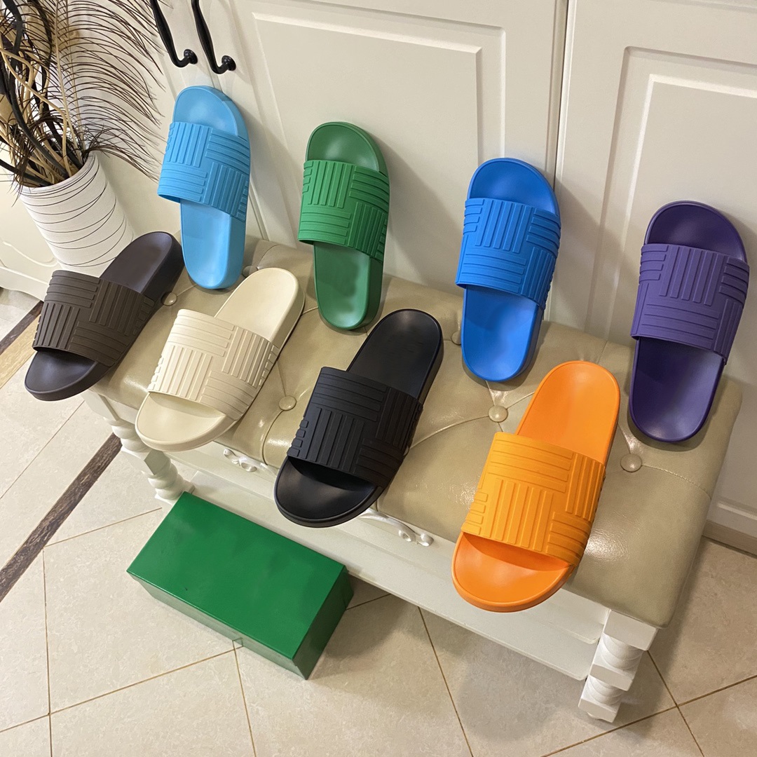 

2022 Parakeet Green Rubber Sandals Slippers Fashion Slipper Summer Shoes designer Home Sandalias sandales Black White Rubber Sandal Loafers Slides Flat