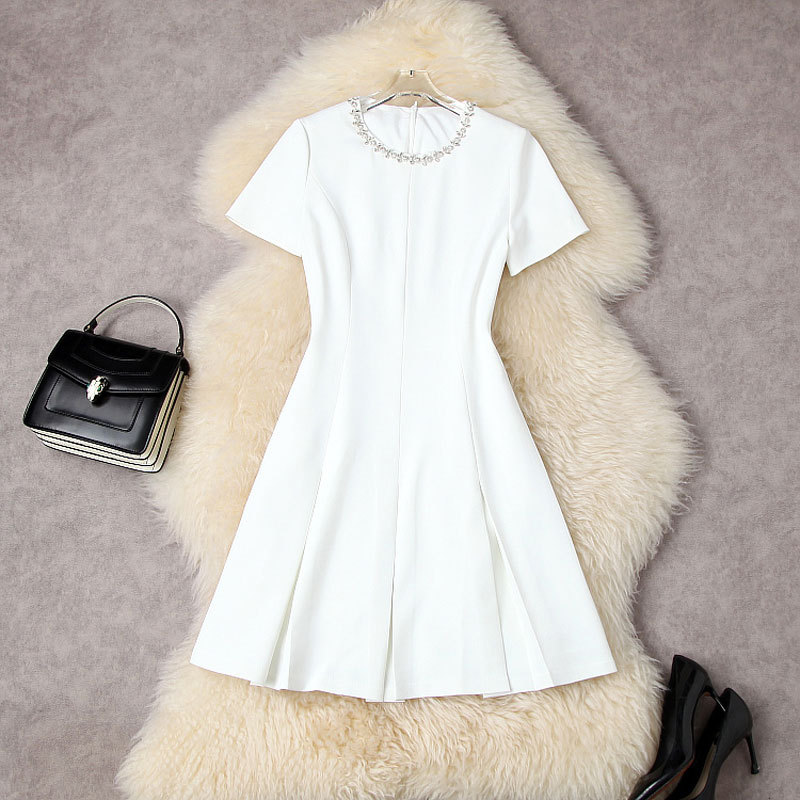 

2022 Summer Short Sleeve Round Neck White / Black Solid Color Beaded Rhinestone Knee-Length Dress Elegant Casual Dresses 22Q157006