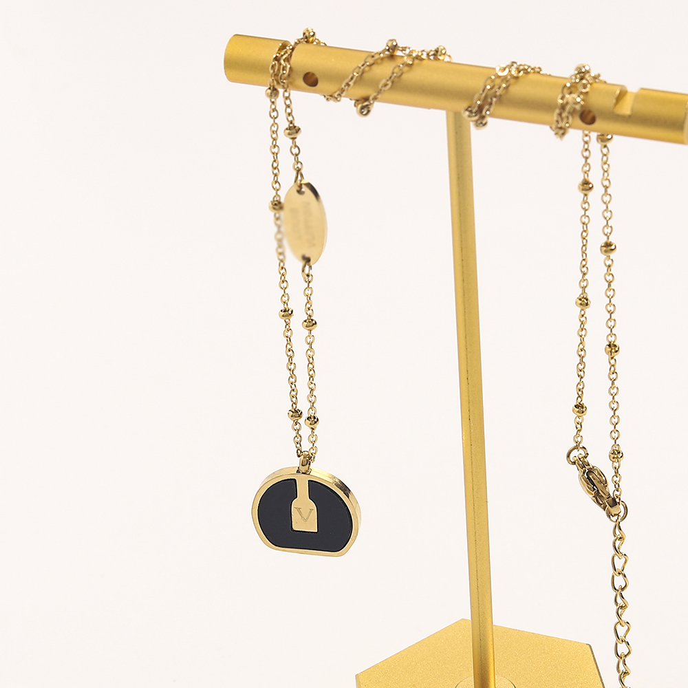

Never Fading 14K Gold Plated Luxury Brand Designer Black Pendants Necklaces Stainless Steel V Letter Choker Pendant Necklace Beads Chain Jewelry Accessories Gifts