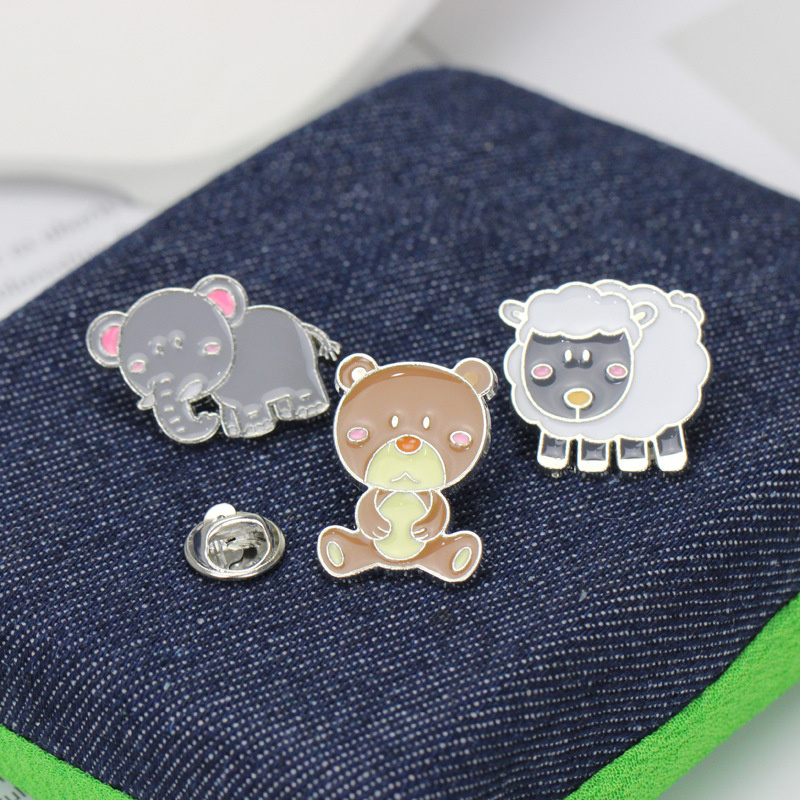 

Sheep Dinosaur Kitten Turtle Bear Animal Brooch Students Cartoon Elephant Parrot Alloy Bags Badges Accessories European Cowboy Sweater Clothes Coat Collar Pin