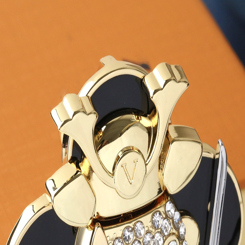 

Fashion Keychain Luxury Designer Stylish Sun-flower Doll Pendant Keychains Keys Buckle Mens Womens Keys Ornaments High Quality 2022