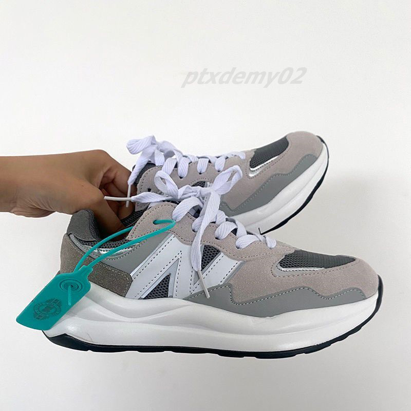 2022 Classic 574 hommes Chaussures de course décontractées 574S Sneakers de créateurs Panda Bourgogne Cyan Syracuse UNC Outdoor Sports Mens Train