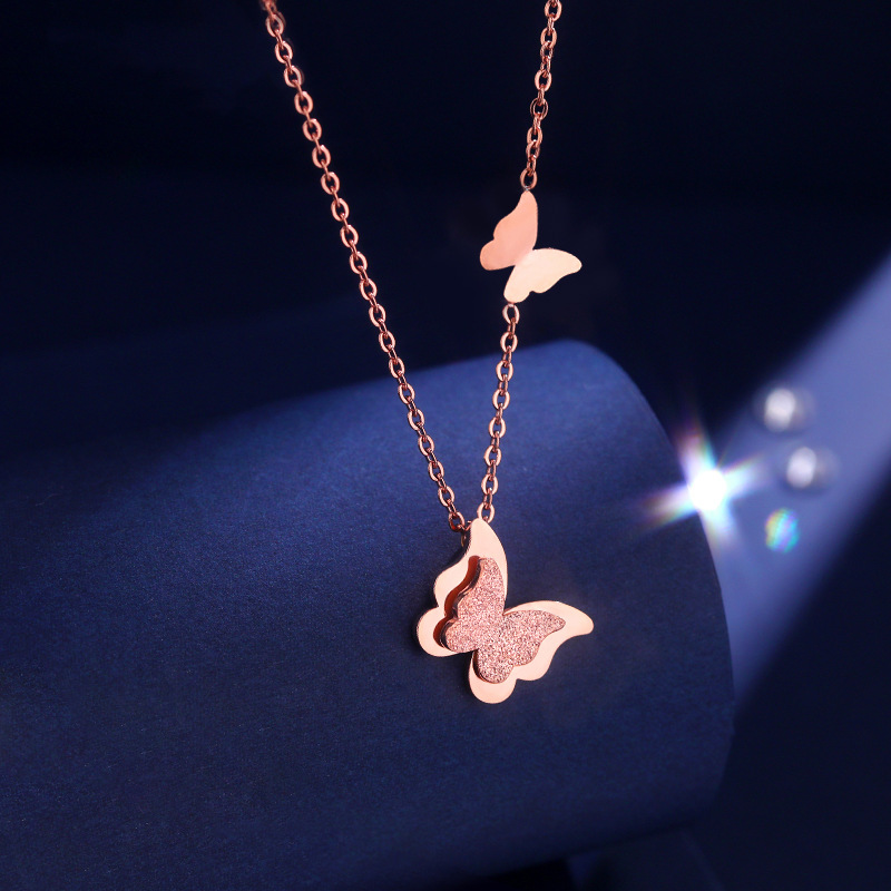 

Stainless Steel Link Chain Necklaces for Women Frosted Double Butterfly Pendant Charms Necklace Cute Fashion Rose Gold Silver Designer Titanium Clavicle Jewelry