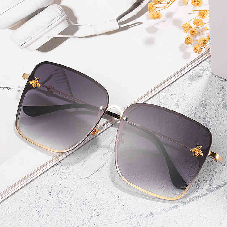 

New square little bee Sunglass framels Sunglass Women's colorful Sunglass decorative glass