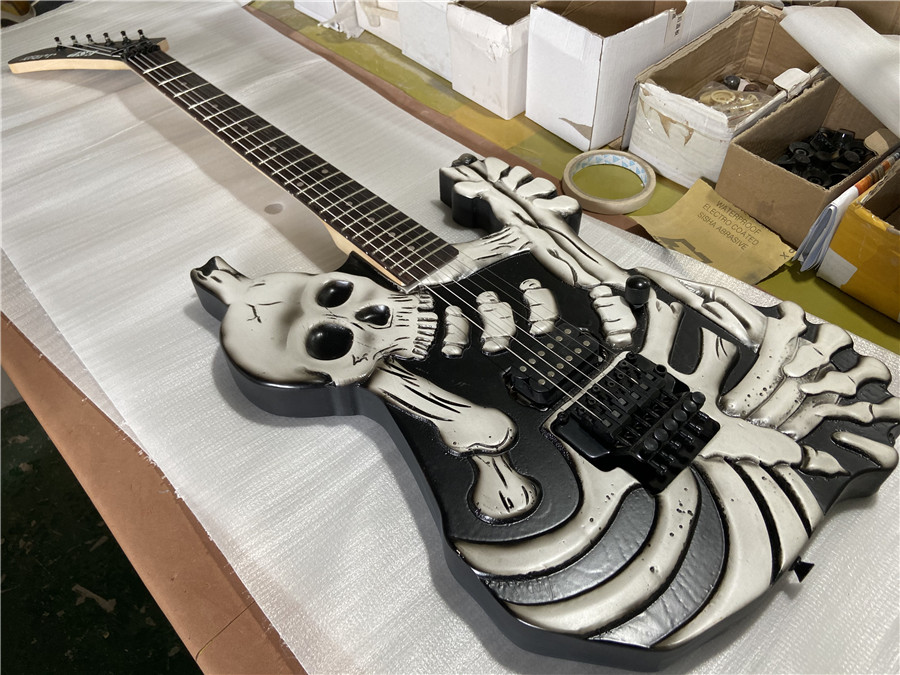 

Custom edition skull double shake electric guitar with black accessories