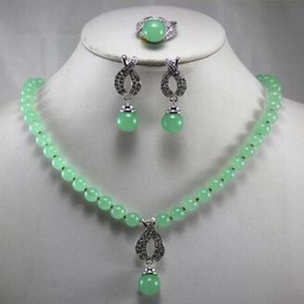 

Hot Jewelry 8MM Green Jade Pendant Necklace Set, Light green