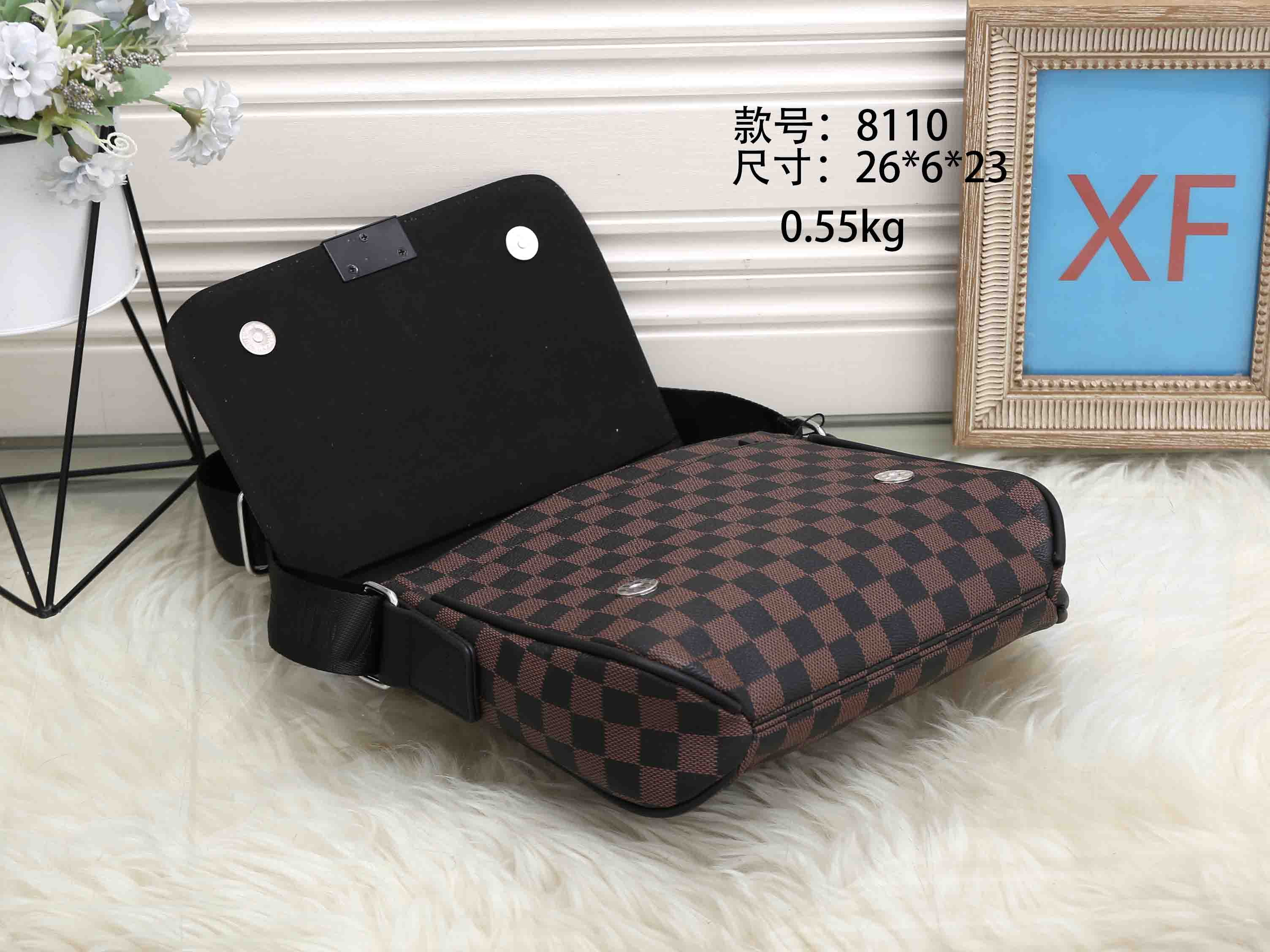 

Luxurys Designers Fashion Crossbody Bags Casual Man Messenger Vegan letter Leather Male Bags Business Sling Women Shoulder Bag boys girls Wallets, With logo