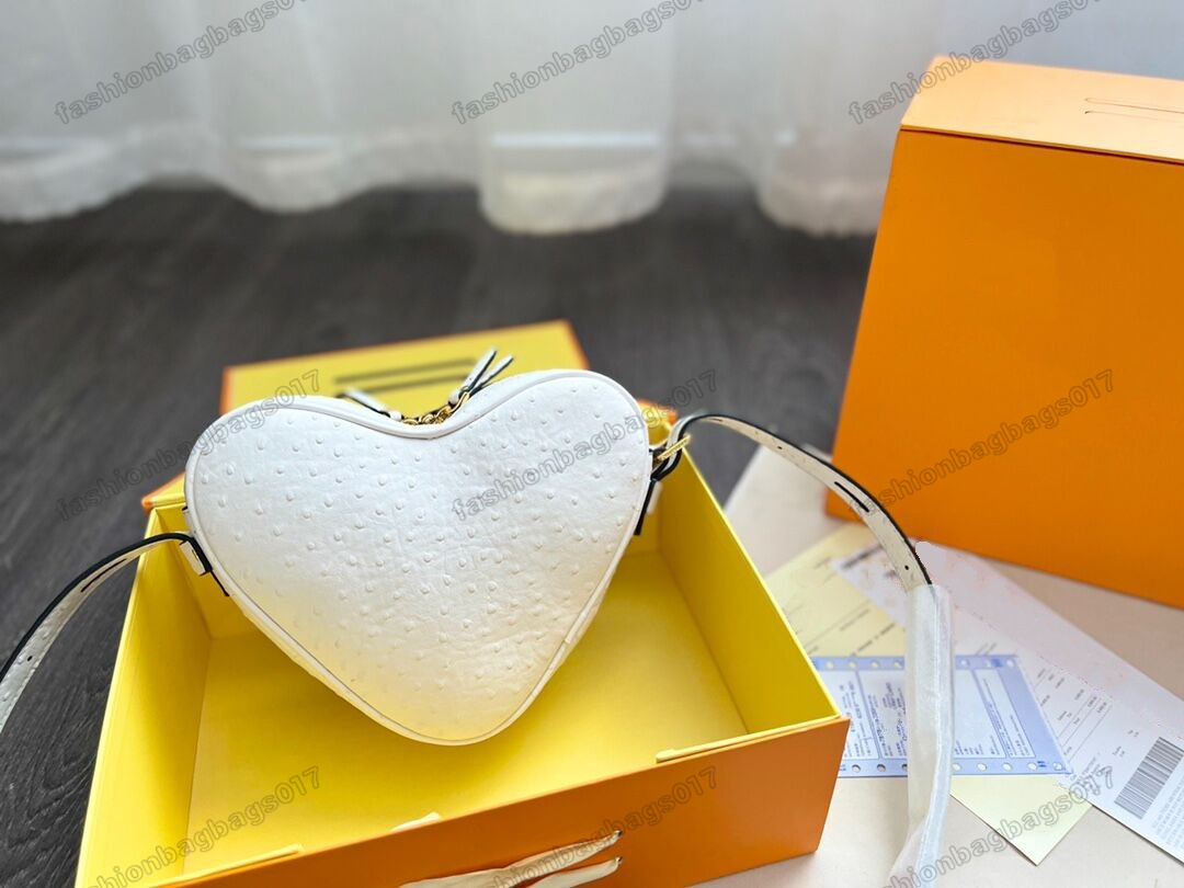

Designers Luxurys Strawberry Bag Plain Color Cross Body Unique Shape Women Luxury Coeur Heart Shape Bags