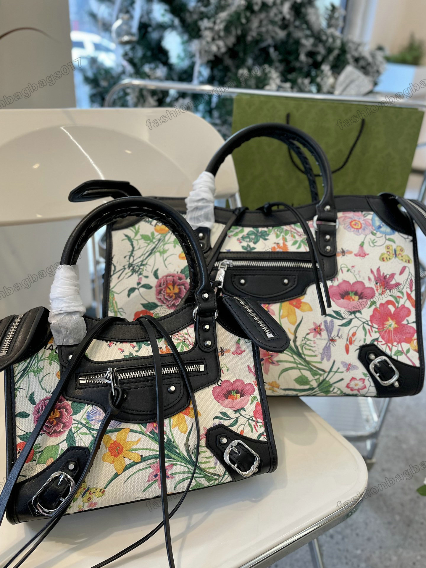 

The Hacker Project Medium Neo Classic Bag 681695 Womens Limited Edition Luxurys Designer Handbag Aria Casual Tote Flora Print White Canvas Handle Bag