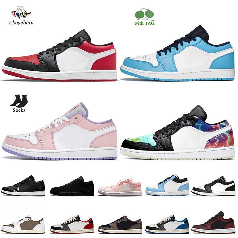 

2022 Top Quality Women Mens Jumpman 1 Low Basketball Shoes With Socks 1s UNC Bred Toe Fragment Panda Mighty Pink Hyper Royal University Blue Trainers Sneakers Size 46, C33 low gold toe 36-46