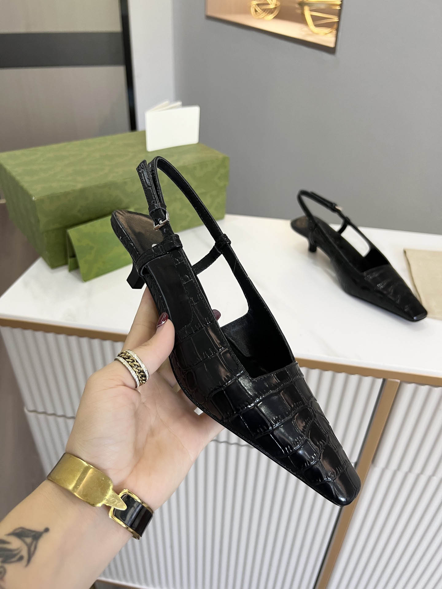 

2022 Women's Slippers mid-heel Sandal turquoise leather Slipper metallic mid-heel sandals Summer Designer Luxury Fashion Pool Beach Thong Flat Flip Flops, Customized