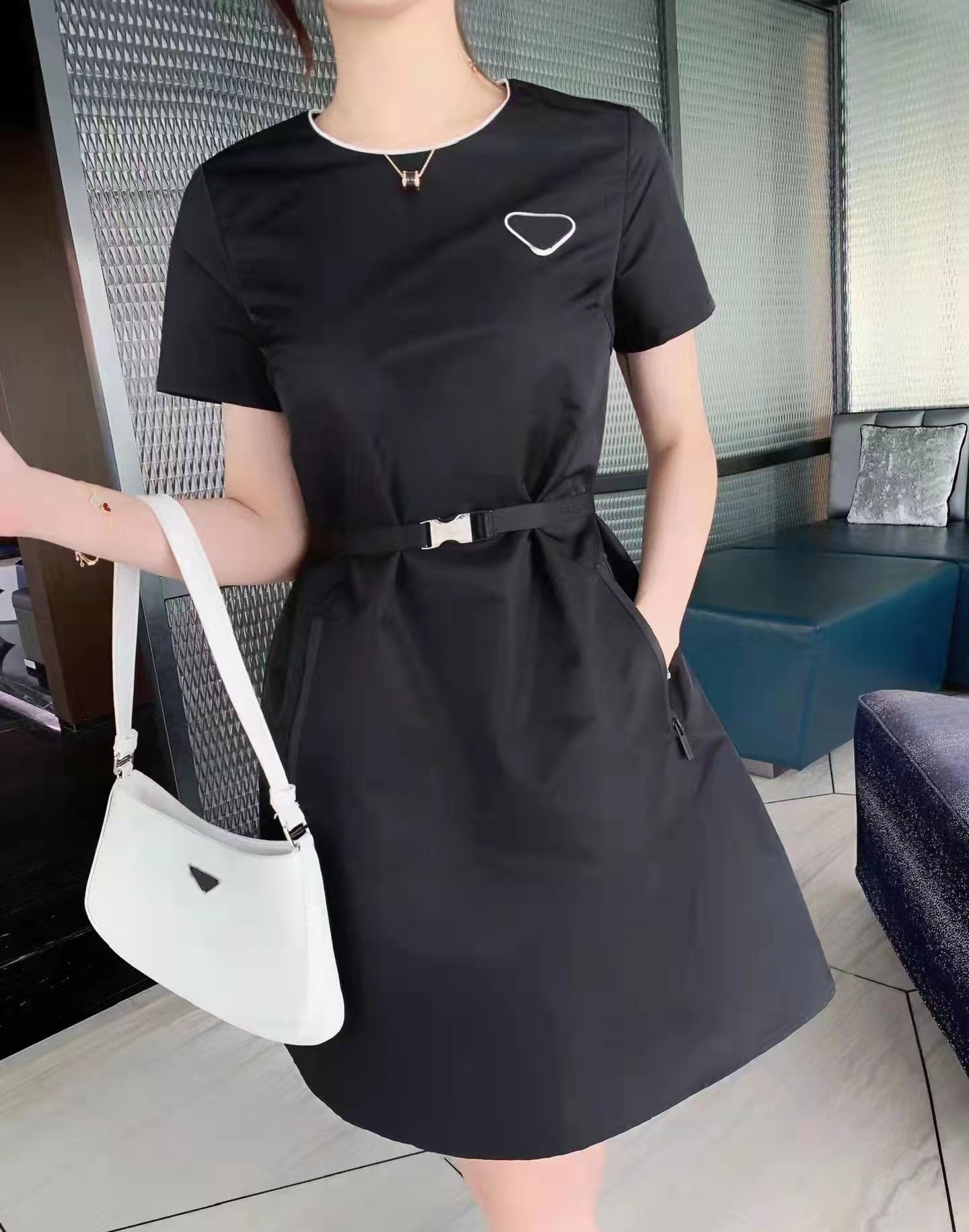 

Luxury P Home Dresses Metal Triangle Logo Badge Logo Ladies High Quality -L, Blue