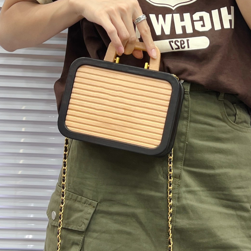 

19x13x7CM Wooden Case Designer Bag Beech Stripes Quilted Gold Hardware Leather On Chain Luxurious Ladies Mini Makeup Crossbody Designers Tote Bag Luxuries Handbag
