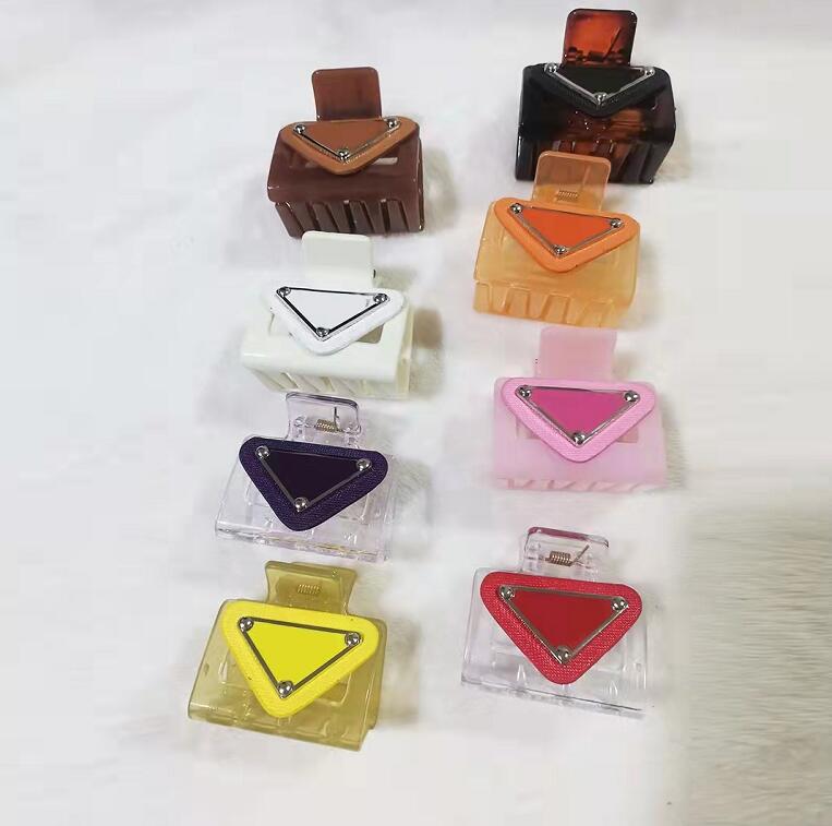 

Designer Letters P Inverted Triangle Acrylic Clamps Women Simple Small Ponytail Crab Hair Claws Women Shark Clips Barrettes Head Accessories