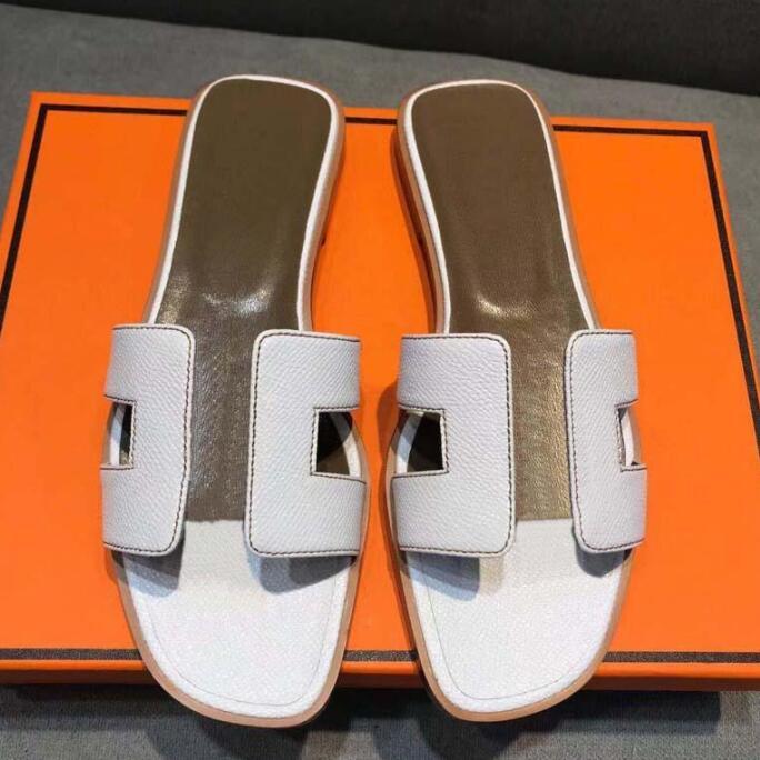 2022 Luxury Designer Slipper Femmes Sandale chaussure en cuir Sandals Samals Summer chaussures Fashion Beach Femmes Slippers H Lettre Drag 35-42