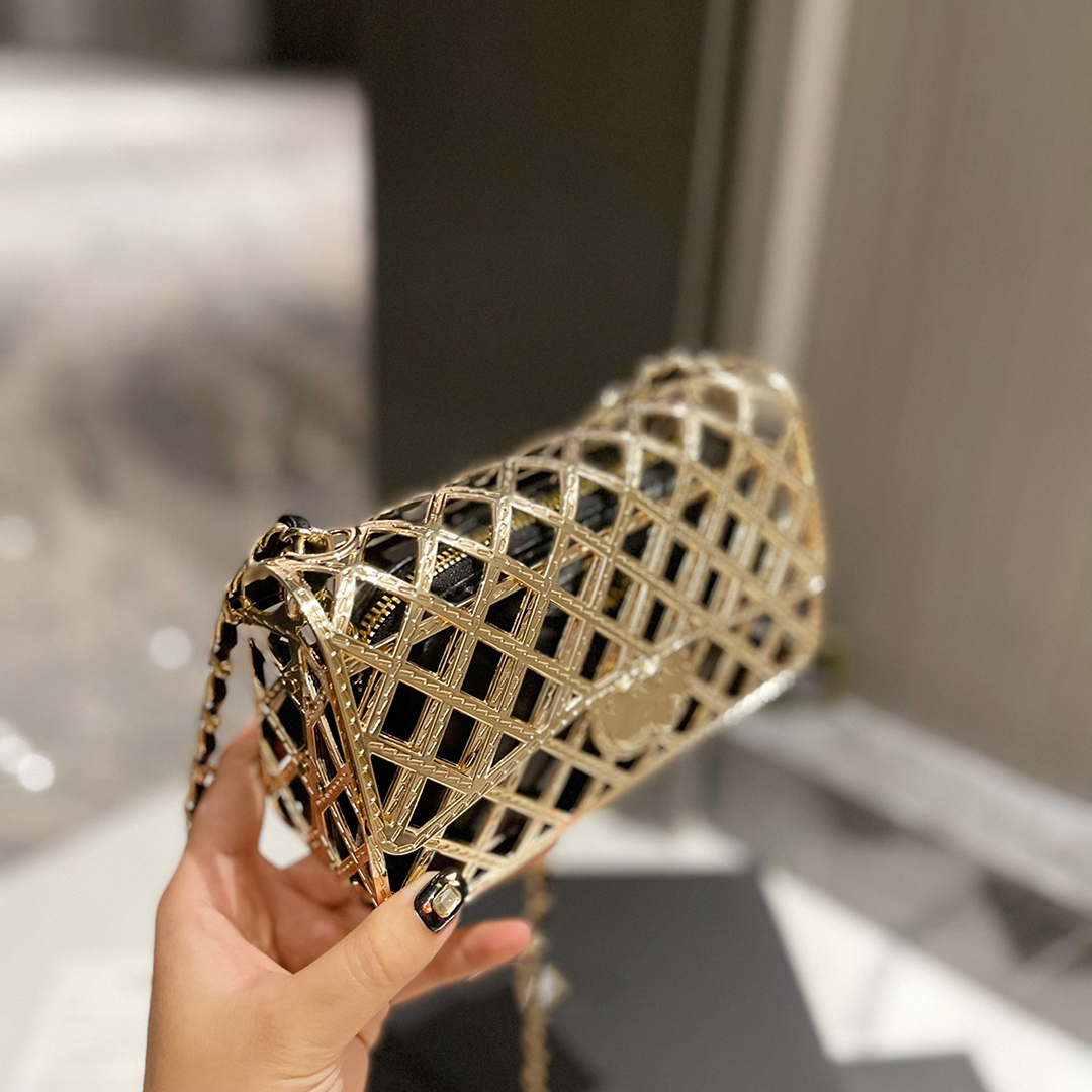 

22Ss France Brand Womens Classic Metal Hollow Shoulder Bags Mini Flap Crossbody Bags Top Quality Diamond Quilting Chain Bag Purse Luxury Designer Handbags 18CM, As show