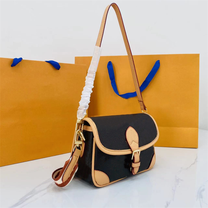 

Designer Messenger Bag Cross Body Bag Luxury Women's Handbag Vintage Single Shoulder Presbyopic Nurse's Pouch Large Capacity Purse, Extra shipping