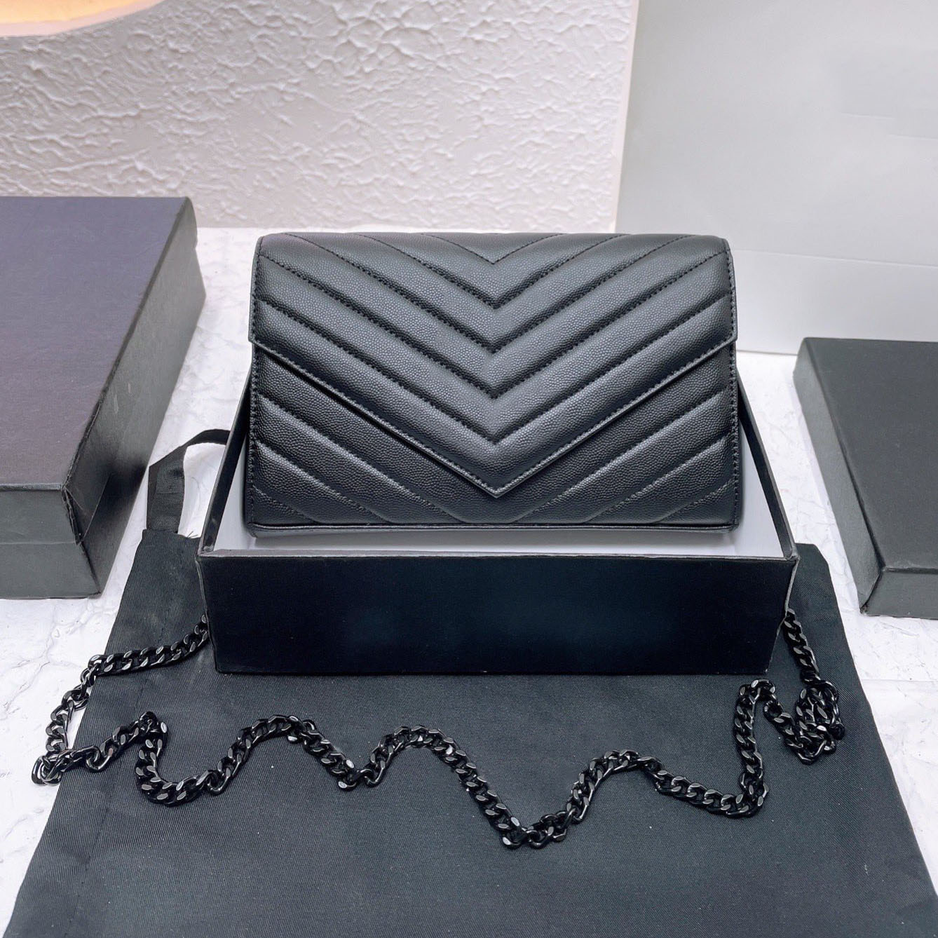 

High Quality designer crossbody bags Female handbag caviar Chain wallets Ladies WOC messenger bag V-shaped quilted shoulder bag clutch Classic Womens card holders, Black