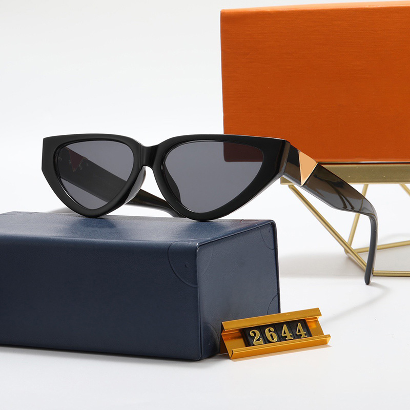 

Designer Sunglasses Fashion Retro Frame Summer Beach Outdoor Driving Classic Glasses for Man Woman High Quality 4 Color Optional