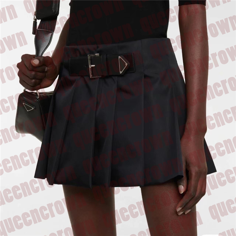 Mini jupe femme sexy noire de robe noire Jupe plissée créatrice avec triangle de taille de boucle de nuit un ligne de ligne