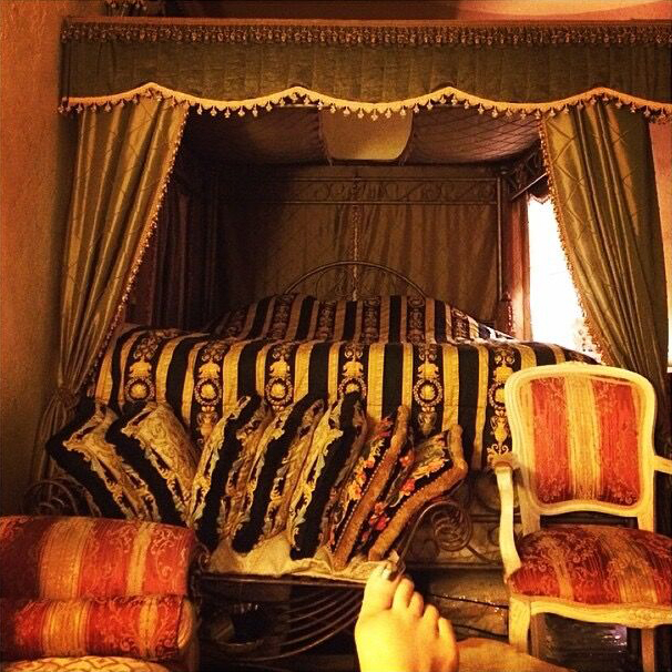 

Luxury 5pcs GOLD  King Designer Bedding Sets 100 Cotton Woven European Style Quilt Cover Pillow Cases Bed Sheet Duvet Comforter Covers set