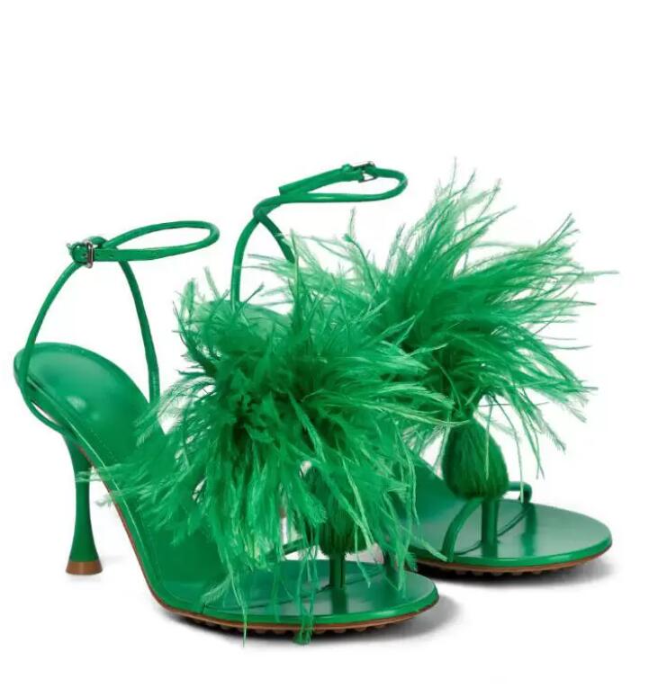 Sandale de sandales féminines sexy en cuir décoration de plumes High Heels Sthong Elegant Night Robe Wedding Party