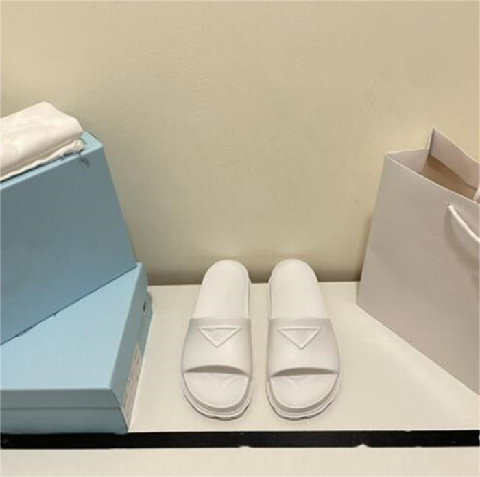 

2022 Summer Streetwear Slip On Sandals Shoes Embossed Triangle Rubber Women Men Slides Flats Couple Men's Beach Slippers Comfort Walking EU35-45