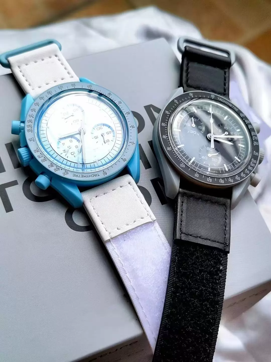 

Mission To Jupiter 42mm Bioceramic Moonswatch Swiss Quqrtz Chronograph Mens Watch SO33C100 Real beige Ceramic Black Nylon Strap Wi275M, Screwdriver 1.2mm