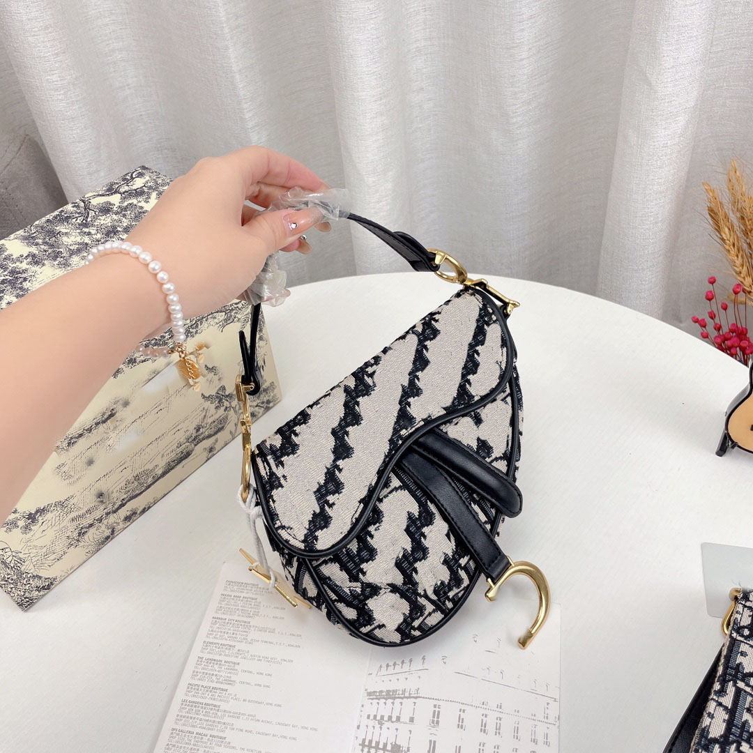 

Fashion Women Designer Classic Ladies Shoulder Bag Crossbody Bag High Quality Genuine Leather Messenger Bag Saddle Bags Letter Handbag NB56, Customize
