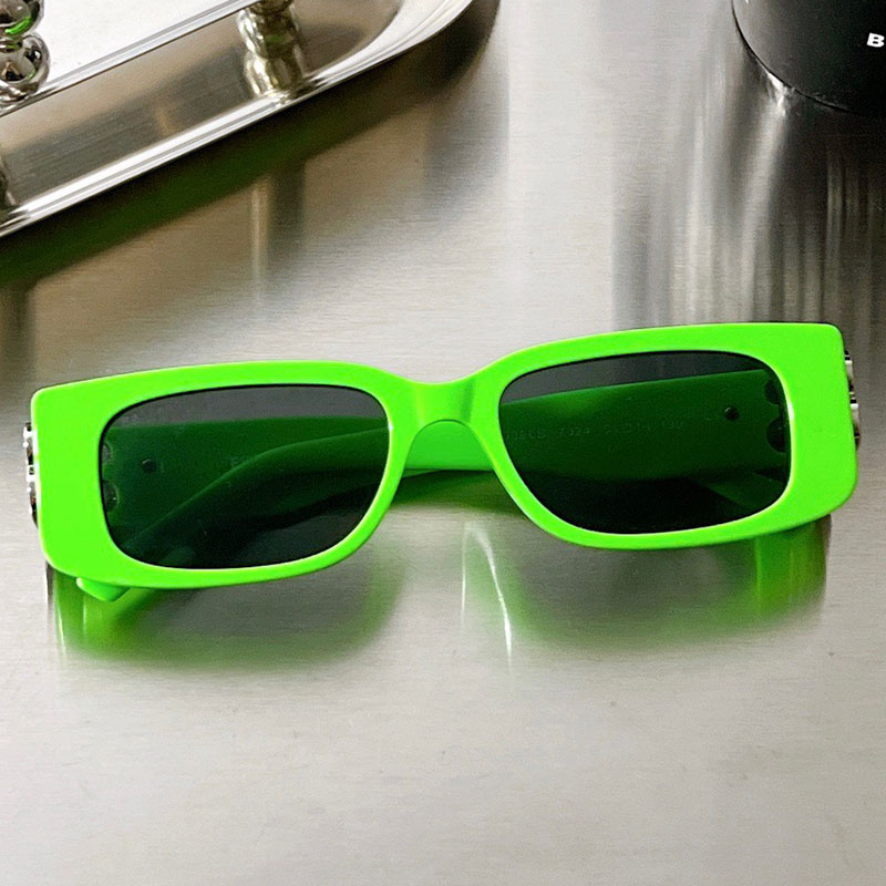 

Designer Sunglasses 0096 Womens Small Rectangle Green Frame Fashion Luxury Leisure Shopping Ladies Glasses Travel Vacation UV400 Protection With Box