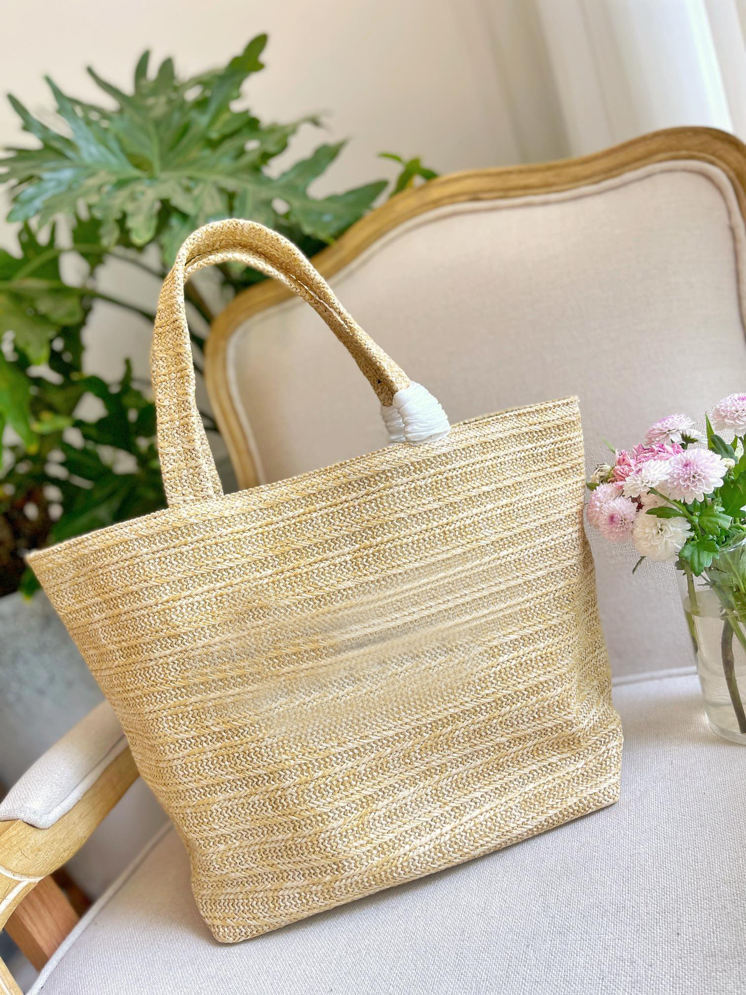 

Celebrity Raffi Straw Beach Bag simple and practical designer womens handbag designed for young girls classic fashion Bucket, Make up thedifference