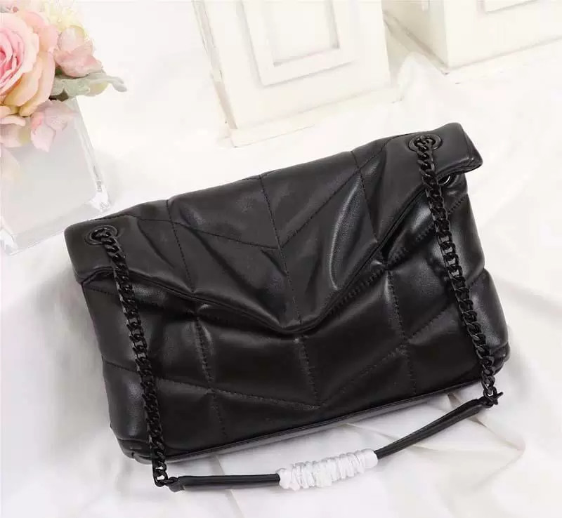 

2022 luxury brand shoulder bag niche all-match fashion twill envelope clamshell women's metal chain design with box, Make up the difference